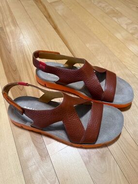 Camper Brown Leather Sandals adjustable heel strap lightweight like new